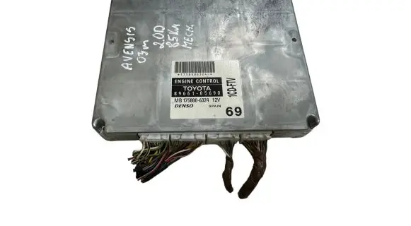 Toyota Avensis T250 Engine control unit/module 8966105690 1758006324 MB1758006324