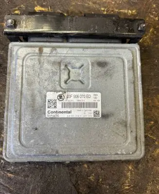 Volkswagen Polo V 6R Engine control unit/module 03F907309L 5WP44780 03F906070ED