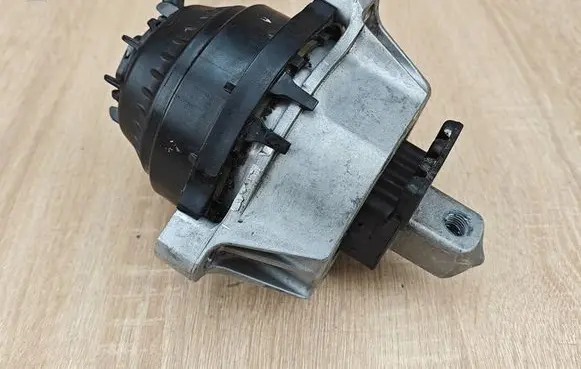 BMW X6 G06 Engine mount vacuum valve 9846461