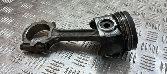 Nissan X-Trail T30 Piston with connecting rod