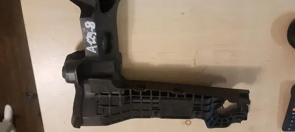 Volvo XC70 Front bumper mounting bracket 30760952