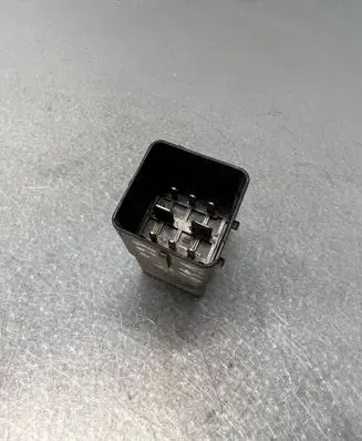 Volvo S70 V70 V70 XC Glow plug pre-heat relay 51299049