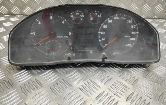 Audi A4 S4 B5 8D Speedometer (instrument cluster) 81117898 88311225