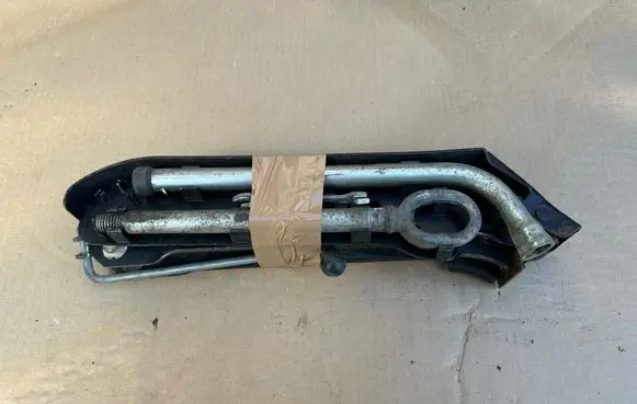 Volkswagen Transporter - Caravelle T5 Tool set 7H0012113 7H0011031