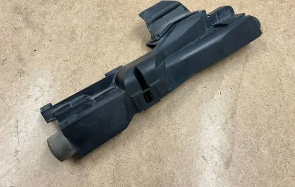 BMW 3 E46 Radiator mount bracket 17117530252 7530252 17111436246