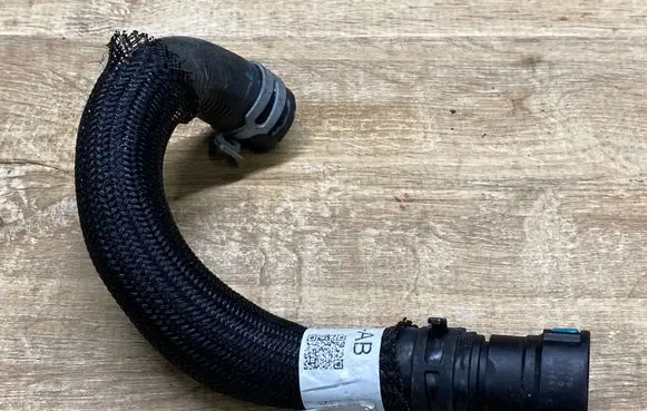 Land Rover Range Rover Evoque L551 Engine coolant pipe/hose L8D219G01AB