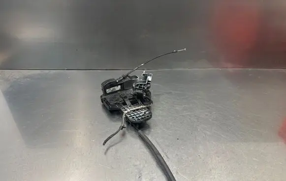 Hyundai ix20 Rear door lock