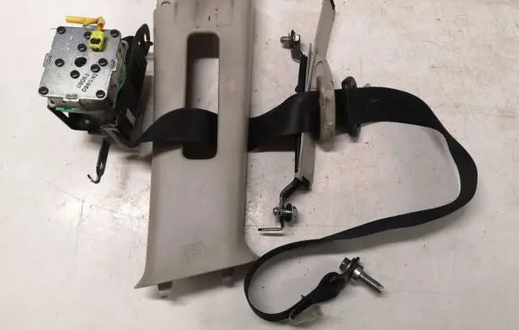 Mazda 6 Front seatbelt 1062542AA 1071042 305272210
