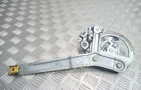 Rear door manual window regulator
