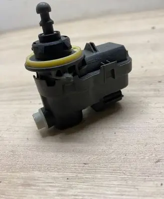 Headlight level adjustment motor