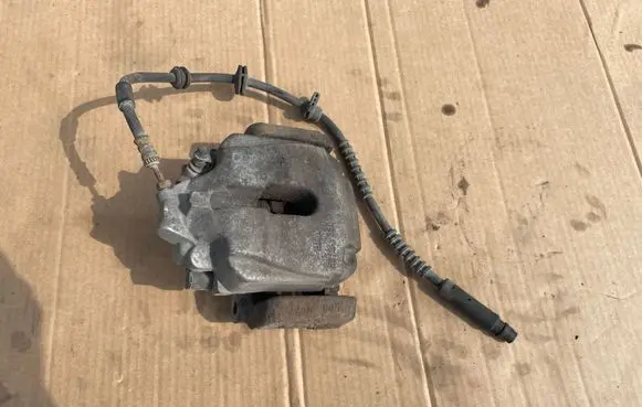 BMW 5 F10 F11 Front brake caliper 6791920