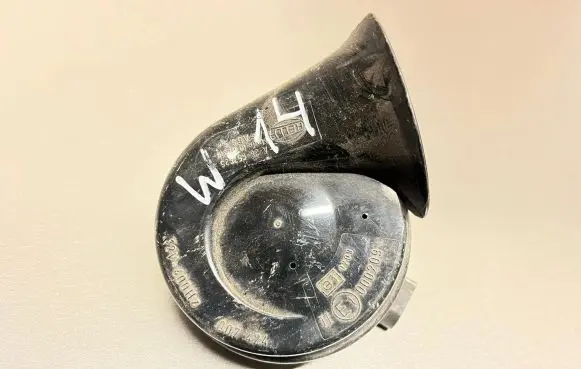 Volkswagen PASSAT B6 Horn signal 3C0951221 973005 06122