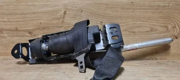 Volvo V50 Front seatbelt 6008892