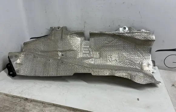 Toyota RAV 4 (XA50) Exhaust heat shield 