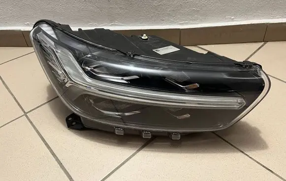 Volvo XC40 Headlight/headlamp 31655990