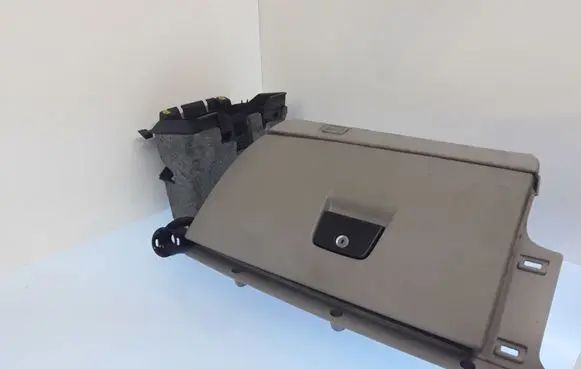 Volvo V50 Glove box 8626141