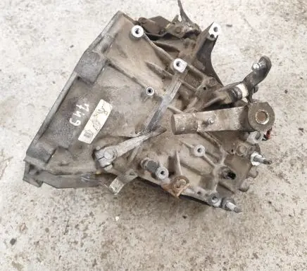 Suzuki Swift III Manual 5 speed gearbox 52R1