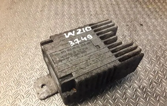 Mercedes-Benz E W210 Coolant fan relay A0225456232 0225456232