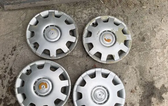 Volkswagen Golf IV R14 wheel hub/cap/trim 1J0601147L