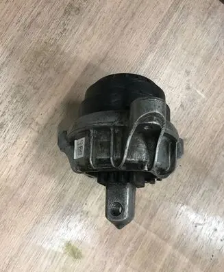 Engine mount bracket