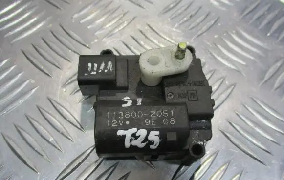 Toyota Avensis T250 Central body control module 113800-2051
