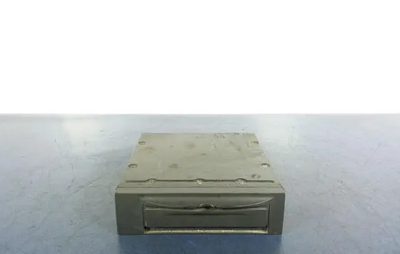 Volvo XC90 Radio/CD/DVD/GPS head unit 30679699