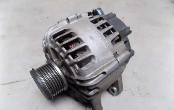 Peugeot 2008 I Generator/alternator 9818677980 TG12C261 2713135A