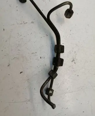 Fuel injector supply line/pipe