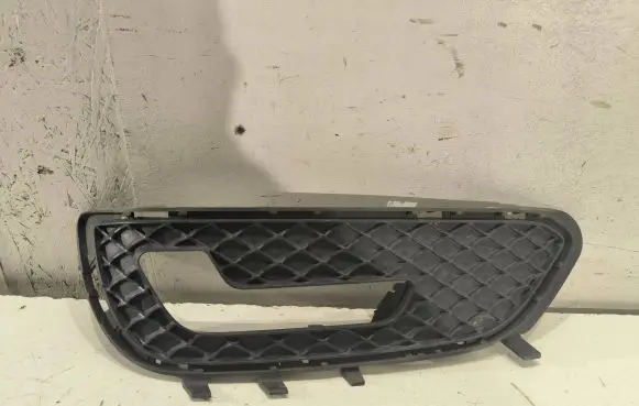 Mercedes-Benz E W212 Front bumper lower grill A2128851323