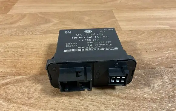 Opel Insignia A Xenon control unit/module 13350670 5DF00904164
