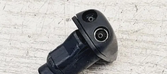 Windshield washer spray nozzle