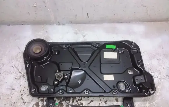 Volkswagen New Beetle Front door manual window regulator 1C0837755LL