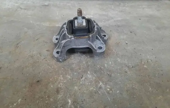 Mini Cooper Countryman R60 Gearbox mount 6784355
