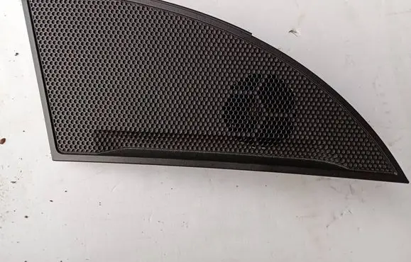Front door high frequency speaker