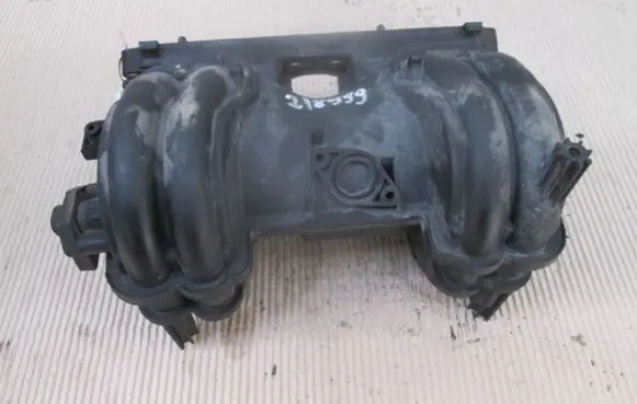 Volkswagen Polo III 6N 6N2 6NF Intake manifold