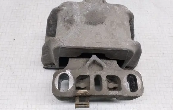 Volkswagen Golf IV Engine mount bracket 1J0199555