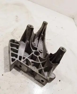 Volkswagen PASSAT B6 Engine mounting bracket 03g199207g