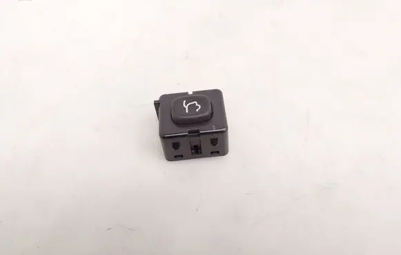 Tailgate opening switch