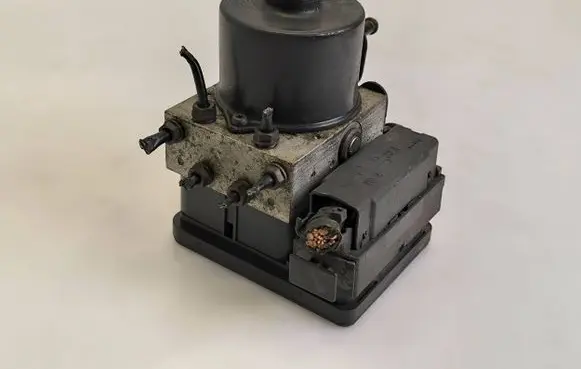 Volkswagen Caddy ABS Pump 00005305H0 1K0907379AC 498793103