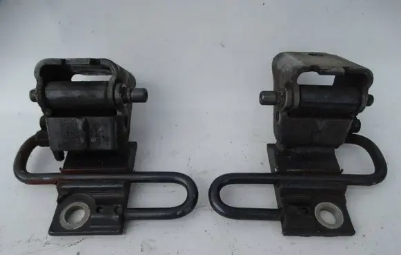 Audi A3 S3 8P Front door lower hinge 8E0831411B