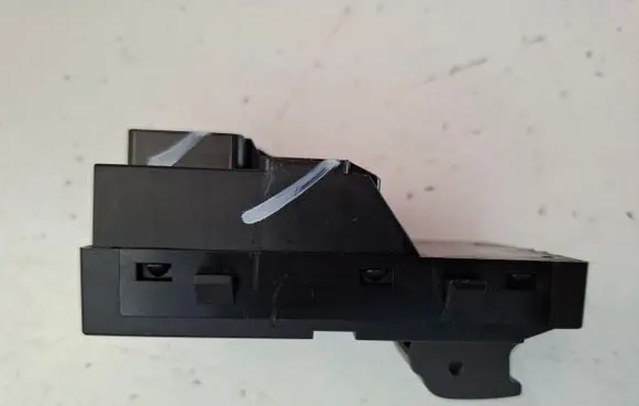 Opel Mokka Electric window control switch 13301887