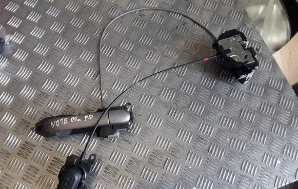 Nissan Note (E11) Front door lock 5010800006