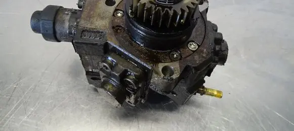Renault Trafic II (X83) Fuel injection high pressure pump 8200912103