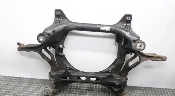 Volkswagen Touareg I Front subframe 7L0400025