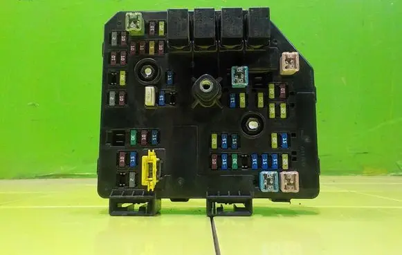 Ford C-MAX II Fuse box set 95142072 BEZPIECZNIKOW