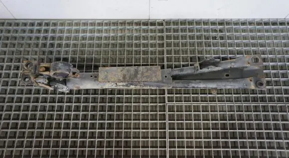 Nissan Almera Engine mount bracket