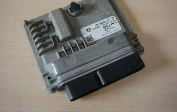 Volkswagen Polo V 6R Engine control unit/module 03P906021A 03P906021AK