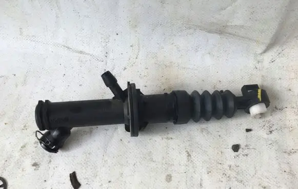 Renault Clio IV Clutch master cylinder 306100413R