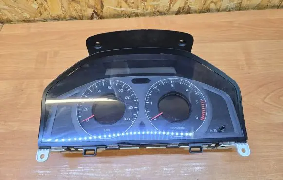 Volvo XC70 Speedometer (instrument cluster) 36000416 69199680U 31254540AA