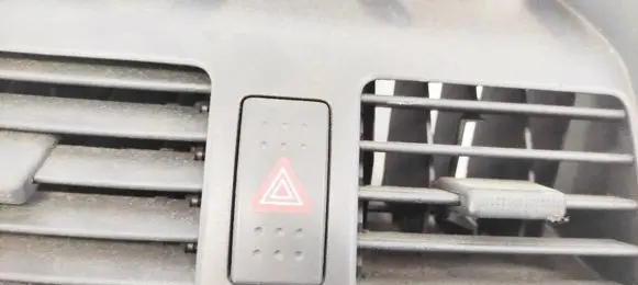 Suzuki SX4 Hazard light switch